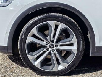 AUDI Q5 2.0 Q5 PHEV Vorsprung 50 TFSI E Quattro Semi-Auto 4WD 5dr