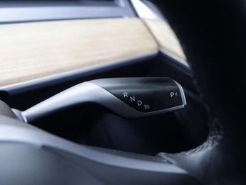 TESLA MODEL 3 Model 3 Standard-Range + 4dr