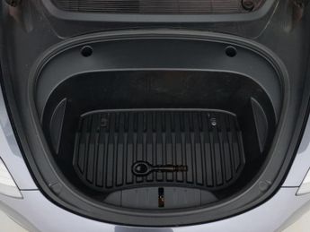 TESLA MODEL 3 Model 3 Standard-Range + 4dr
