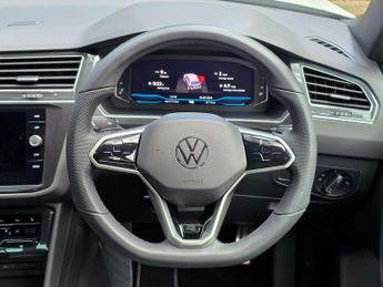 VOLKSWAGEN TIGUAN 1.5 Tiguan R-Line TSi Semi-Auto 5dr