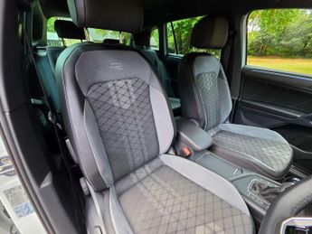VOLKSWAGEN TIGUAN 1.5 Tiguan R-Line TSi Semi-Auto 5dr