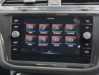 VOLKSWAGEN TIGUAN 1.5 Tiguan R-Line TSi Semi-Auto 5dr