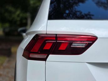 VOLKSWAGEN TIGUAN 1.5 Tiguan R-Line TSi Semi-Auto 5dr