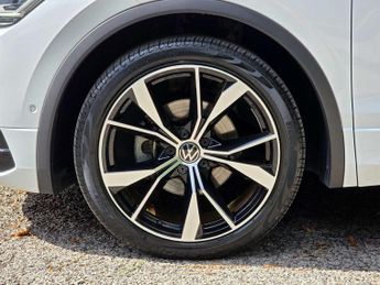 VOLKSWAGEN TIGUAN 1.5 Tiguan R-Line TSi Semi-Auto 5dr