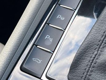 SKODA SUPERB 2.0 TDI Laurin & Klement Estate 5dr Diesel DSG Auto 6Spd Euro 6 