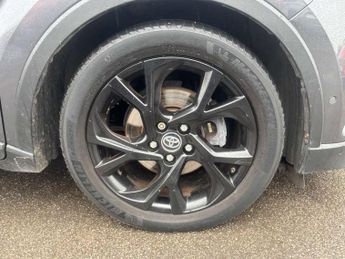TOYOTA C-HR 1.8 C-HR-Dynamic HEV CVT 5dr