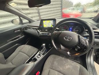 TOYOTA C-HR 1.8 C-HR-Dynamic HEV CVT 5dr