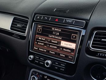 VOLKSWAGEN TOUAREG 3.0 Touareg V6 R-Line TDI BlueMotion Technology Auto 4WD 5dr