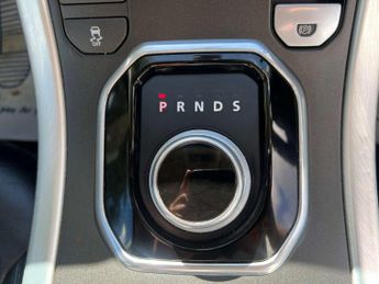 LAND ROVER RANGE ROVER EVOQUE 2.2 Range Rover Evoque Pure SD4 Auto 4WD 5dr