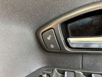 LAND ROVER RANGE ROVER EVOQUE 2.2 Range Rover Evoque Pure SD4 Auto 4WD 5dr