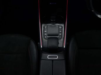 MERCEDES-BENZ GLA 1.3 GLA 180 AMG Line Premium Auto 5dr