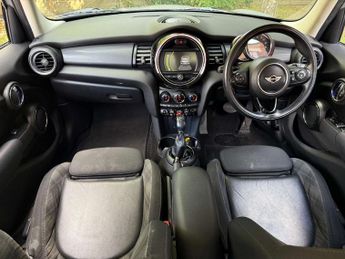 MINI HATCH 1.5 Cooper D Auto 5dr