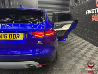 Jaguar F-PACE 3.0 D300 V6 First Edition SUV 5dr Diesel Auto AWD Euro 6 (s/s) (