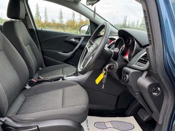 VAUXHALL ASTRA 1.6 Astra Exclusive Auto 5dr