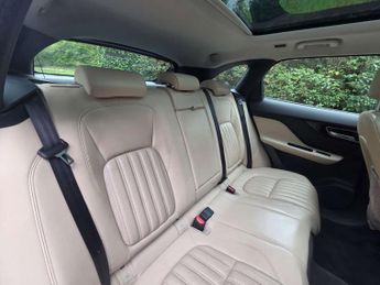 JAGUAR F-PACE 2.0 F-PACE Portfolio AWD D Auto 4WD 5dr