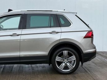 Volkswagen Tiguan 2.0 Tiguan SEL TDI BlueMotion Technology 4Motion Semi-Auto 4WD 5