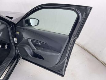 Peugeot E-2008 50kWh GT SUV 5dr Electric Auto (136 ps) HEATED SEATS+PARKING SEN