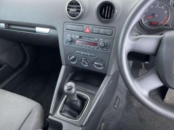 AUDI A3 1.6 Special Edition Hatchback 3dr Petrol Manual (173 g/km, 100 b
