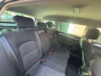VOLKSWAGEN PASSAT 2.0 Passat SE Business TDI Semi-Auto 5dr