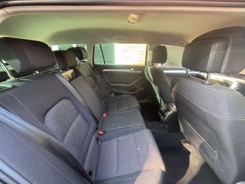 VOLKSWAGEN PASSAT 2.0 Passat SE Business TDI Semi-Auto 5dr