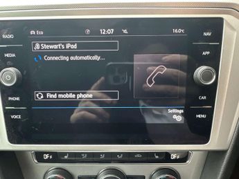 VOLKSWAGEN PASSAT 2.0 Passat SE Business TDI Semi-Auto 5dr