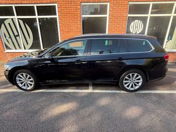 VOLKSWAGEN PASSAT 2.0 Passat SE Business TDI Semi-Auto 5dr