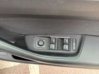 VOLKSWAGEN PASSAT 2.0 Passat SE Business TDI Semi-Auto 5dr