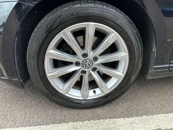 VOLKSWAGEN PASSAT 2.0 Passat SE Business TDI Semi-Auto 5dr