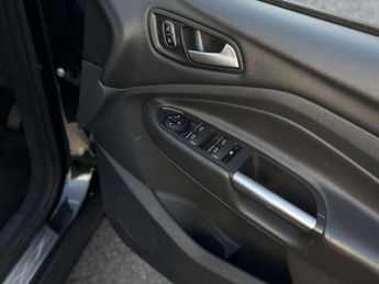 FORD KUGA 1.5 Kuga Titanium 4x4 Auto 4WD 5dr