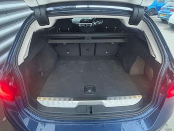 BMW 3 SERIES 2.0 330e SE Professional Auto 5dr