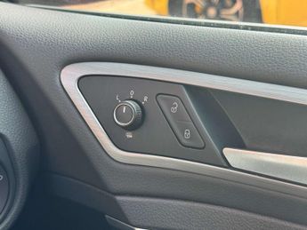 VOLKSWAGEN GOLF 1.6 Golf SE BlueMotion Technology TDI Semi-Automatic 5dr - NATIO