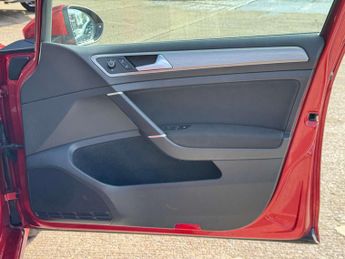 VOLKSWAGEN GOLF 1.6 Golf SE BlueMotion Technology TDI Semi-Automatic 5dr - NATIO