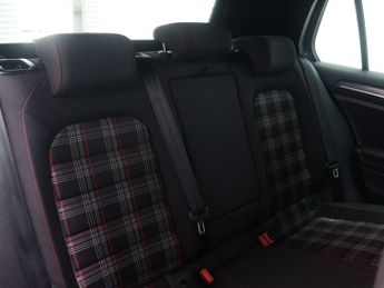 VOLKSWAGEN GOLF 2.0 Golf GTi Performance TSi Semi-Auto 5dr