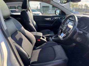NISSAN QASHQAI 1.6 Qashqai Tekna dCi CVT 5dr - NATIONAL DELIVERY*