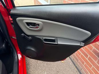 TOYOTA YARIS 1.5 Yaris Icon Tech VVT-i HEV CVT 5dr