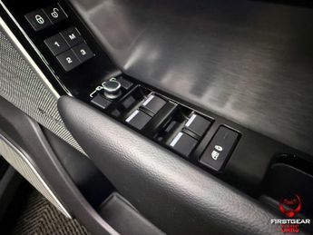 Land Rover Range Rover Velar 3.0 SD6 V6 R-Dynamic SE SUV 5dr Diesel Auto 4WD Euro 6 (s/s) (30