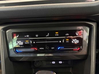 VOLKSWAGEN TIGUAN 1.5 Tiguan R-Line TSi Semi-Auto 5dr