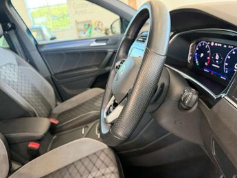 VOLKSWAGEN TIGUAN 1.5 Tiguan R-Line TSi Semi-Auto 5dr