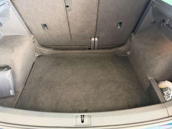 VOLKSWAGEN TIGUAN 1.5 Tiguan R-Line TSi Semi-Auto 5dr