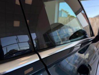 VOLKSWAGEN TIGUAN 1.5 Tiguan R-Line TSi Semi-Auto 5dr