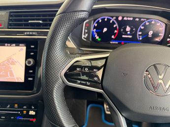 VOLKSWAGEN TIGUAN 1.5 Tiguan R-Line TSi Semi-Auto 5dr