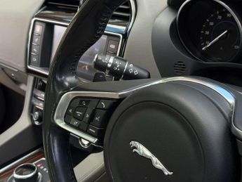 JAGUAR F-PACE 2.0 F-PACE Portfolio D Auto 5dr