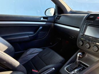 Volkswagen Golf 3.2 Golf R32 Semi-Auto 4WD 3dr