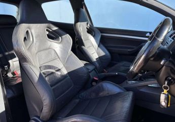 Volkswagen Golf 3.2 Golf R32 Semi-Auto 4WD 3dr