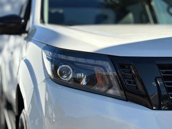 Nissan NAVARA 2.3 Navara N-Guard dCi Auto 4WD 5dr