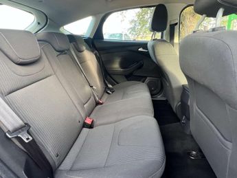 FORD FOCUS 1.6 Focus Titanium Navigator Auto 5dr