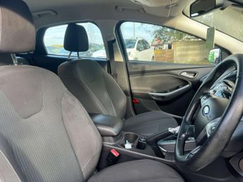 FORD FOCUS 1.6 Focus Titanium Navigator Auto 5dr