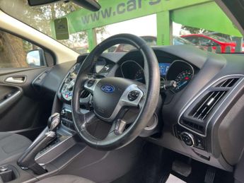 FORD FOCUS 1.6 Focus Titanium Navigator Auto 5dr