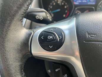 FORD FOCUS 1.6 Focus Titanium Navigator Auto 5dr