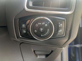 FORD FOCUS 1.6 Focus Titanium Navigator Auto 5dr